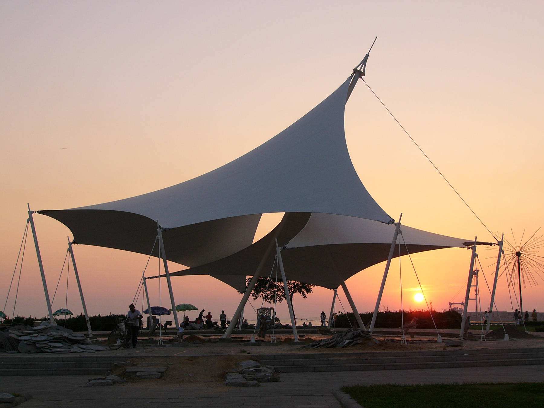 膜結構遮陽棚怎么清洗？