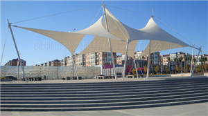 連續(xù)雷暴雨天氣，戶外工作孩紙傷不起！