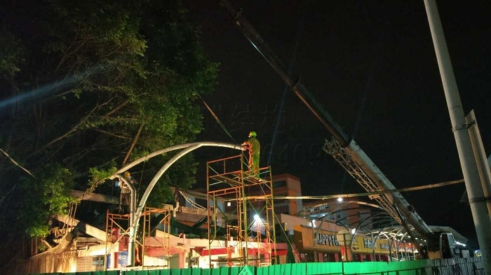 客運站膜結構通道雨棚施工.jpg