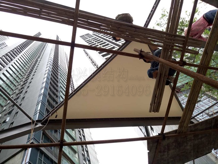 膜結構通道遮陽棚安裝-燁興膜結構 膜結構通道遮陽棚安裝.jpg