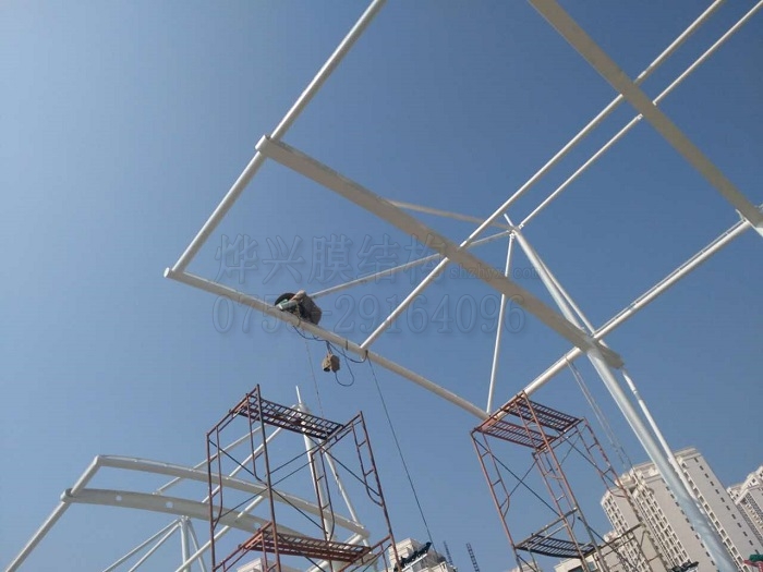 廣州機電學校膜結構看臺施工-燁興膜結構 廣州機電學校膜結構看臺施工.jpg