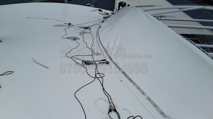 化州商業街膜結構雨棚鋼構-燁興膜結構 膜結構商業街遮陽棚安裝.jpg