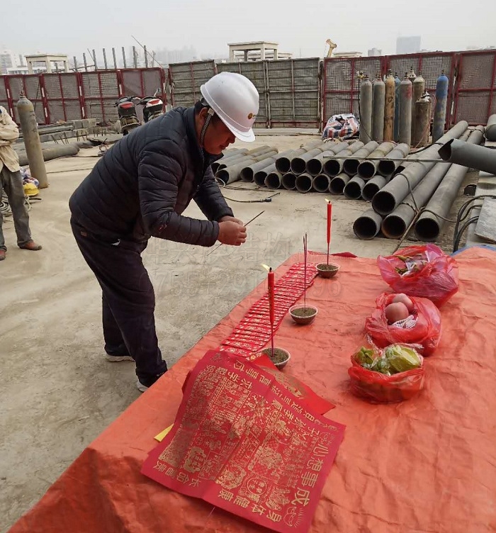 燁興-貴港高鐵站ETFE膜結(jié)構(gòu)項目部打響節(jié)后復(fù)工第一槍