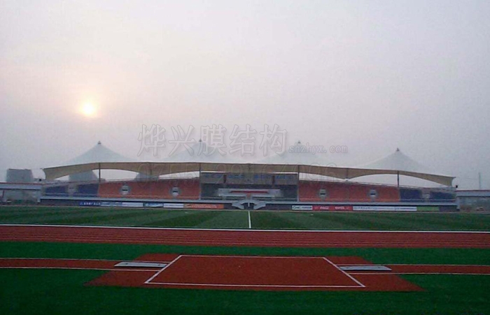 學(xué)校膜結(jié)構(gòu)體育看臺-深圳市燁興膜結(jié)構(gòu)工程有限公司 學(xué)校膜結(jié)構(gòu)體育看臺 .jpg